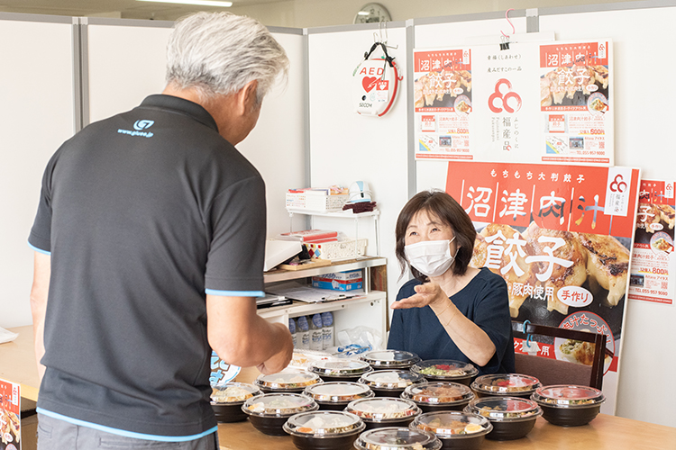 お弁当販売様子